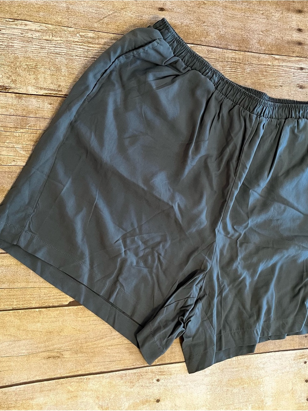 Torrid Pull-On Washable Challis Olive Relaxed Elastic-Waist Shorts NWT Size 0 L - Picture 6 of 6